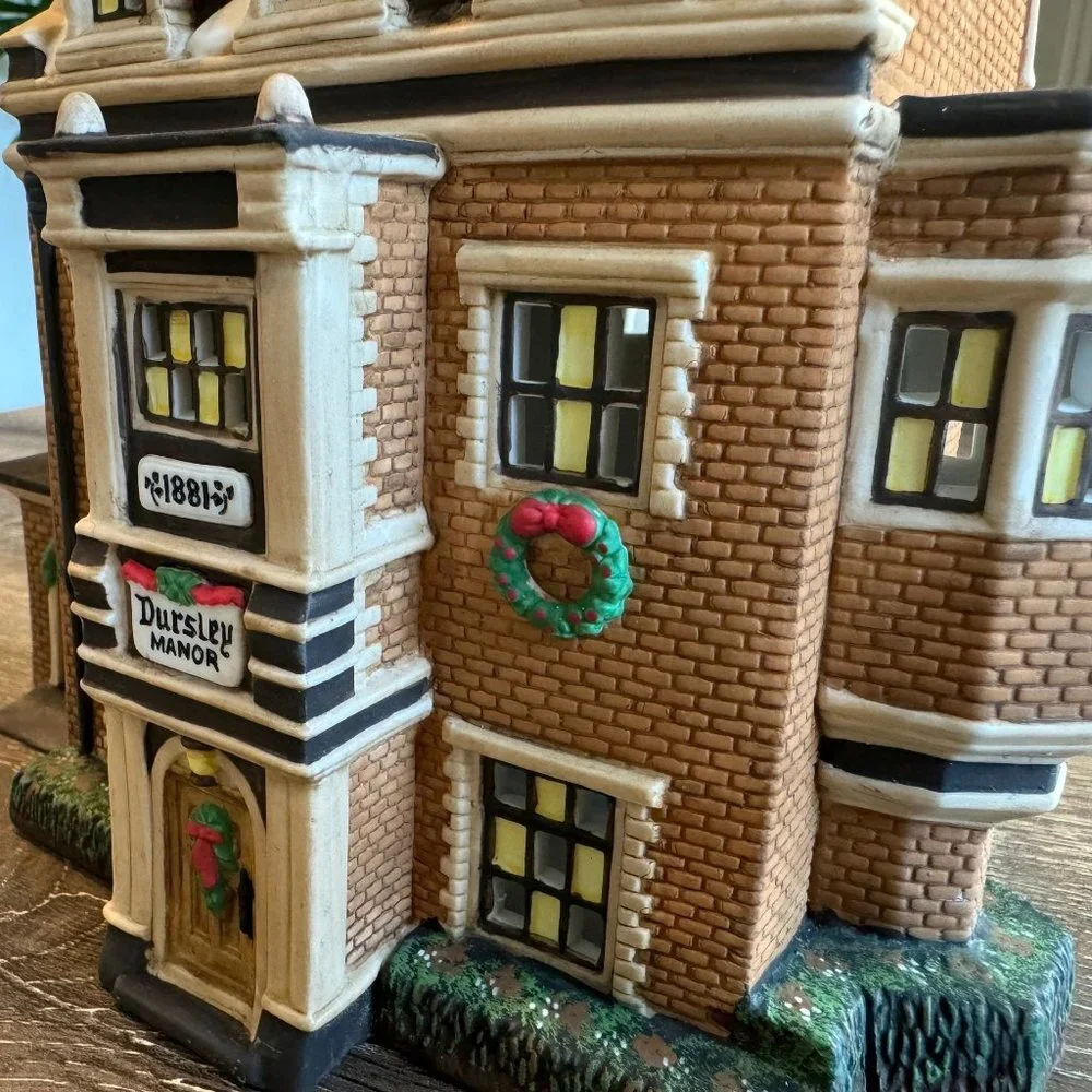 Dept 56 “DURSLEY MANOR” Christmas Village Collection.